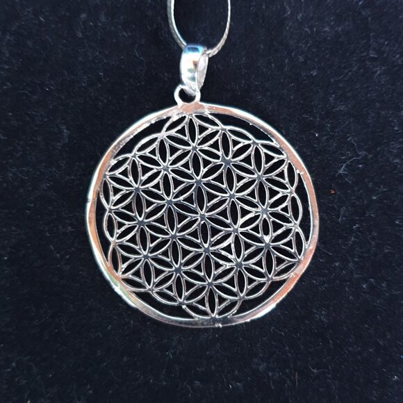 Vintage Sterling Silver “Flower of Life” Pendant with Herringbone Chain Necklace - Picture 13 of 13